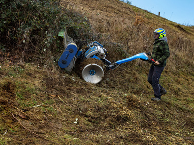 (c) Brielmaier Motormäher Gmbh Motofalciatrice con trinciatrice frontale